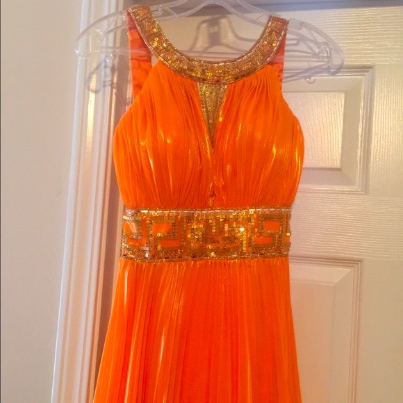 formal gown - Picture 2 of 4